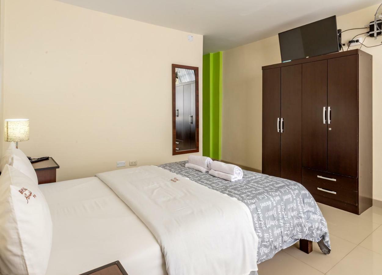 Hostal Florida Chiclayo Buitenkant foto